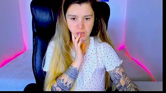 Snapshot of Natali_Secret chatting on May 9, 7:46 am Natali Secret online show from May 9, 7:46 am