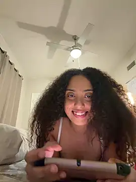 Snapshot of yasailynmari chatting on May 16, 7:27 am yasailynmari online show from May 16, 7:27 am