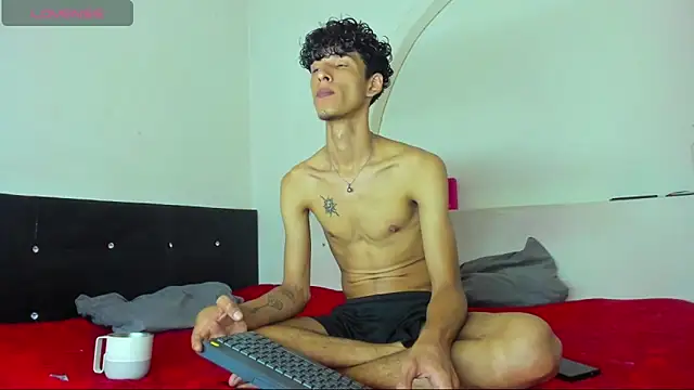 liammendoza98 online show from April 27, 12:03 pm