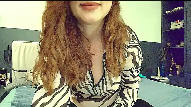 Snapshot of Peachy_ chatting on December 10, 8:19 am Peachy online show from December 10, 8:19 am