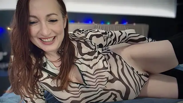 Snapshot of Peachy_ chatting on February 7, 9:05 am Peachy online show from February 7, 9:05 am
