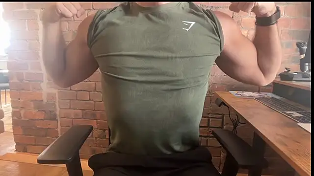 Snapshot of gymshrk chatting on June 14, 1:46 pm gymshrk online show from June 14, 1:46 pm