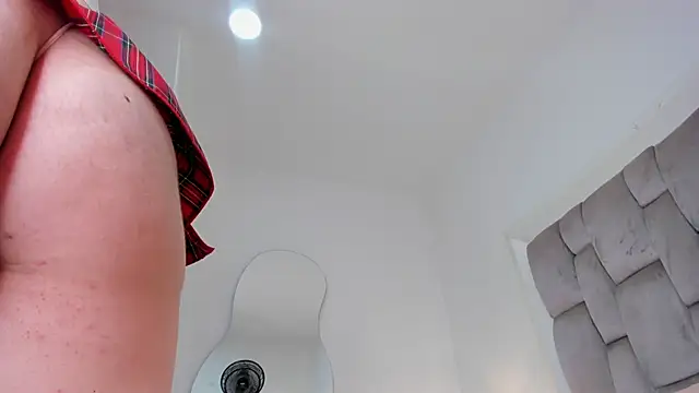 karola   online show from May 4, 3:19 pm