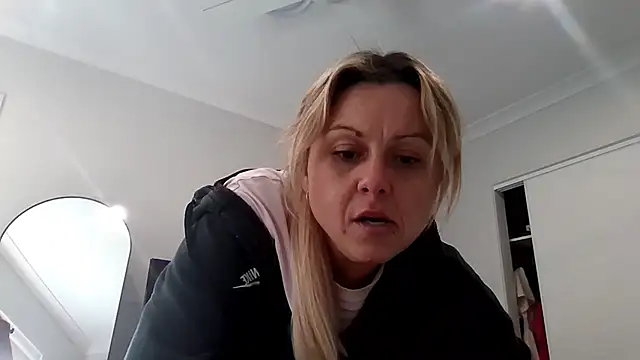 houseofcuriosity online show from May 14, 3:35 am