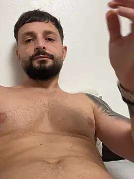 Damiannn33 online show from April 27, 9:02 pm