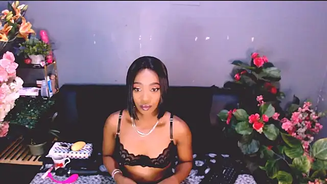 Snapshot of LolaSavageXO chatting on May 22, 6:46 pm LolaSavageXO online show from May 22, 6:46 pm
