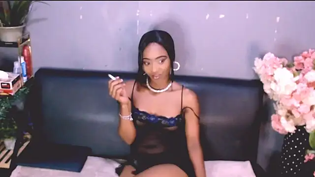 Snapshot of LolaSavageXO chatting on June 1, 6:53 pm LolaSavageXO online show from June 1, 6:53 pm