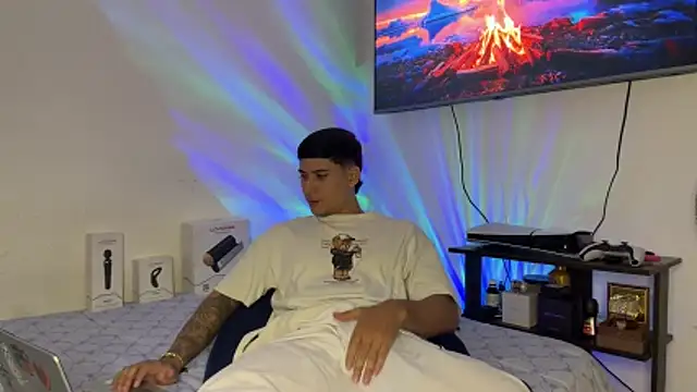 Snapshot of SexxxySquirterStev777 chatting on May 2, 5:01 am SexxxySquirterStev777 online show from May 2, 5:01 am