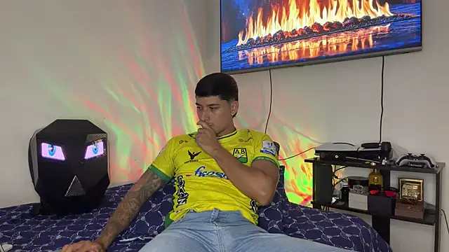 Snapshot of SexxxySquirterStev777 chatting on May 12, 12:35 pm SexxxySquirterStev777 online show from May 12, 12:35 pm