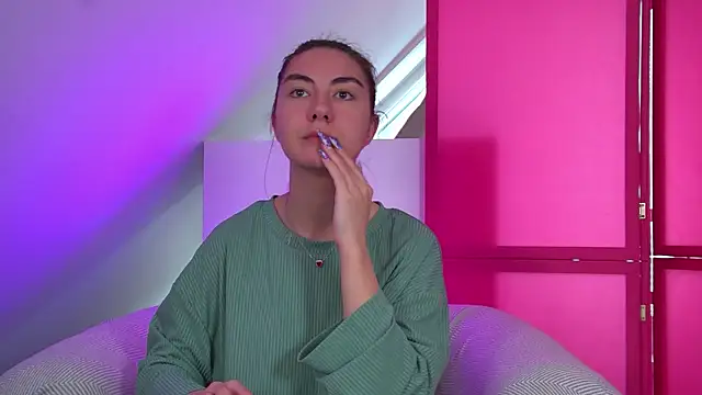 Snapshot of AlisaAlarie chatting on May 7, 6:41 am AlisaAlarie online show from May 7, 6:41 am