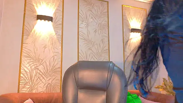 Snapshot of Dalila_5 chatting on June 4, 7:20 pm Dalila 5 online show from June 4, 7:20 pm