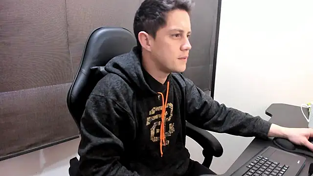 Snapshot of KendricTorres chatting on June 29, 1:33 pm KendricTorres online show from June 29, 1:33 pm