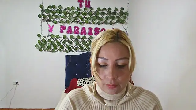 Snapshot of MoonCampbell_ chatting on May 23, 1:04 pm MoonCampbell online show from May 23, 1:04 pm