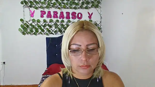 Snapshot of MoonCampbell_ chatting on June 2, 10:12 pm MoonCampbell online show from June 2, 10:12 pm