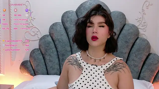 Snapshot of Emily-Cooper- chatting on June 16, 12:08 pm Emily-Cooper- online show from June 16, 12:08 pm