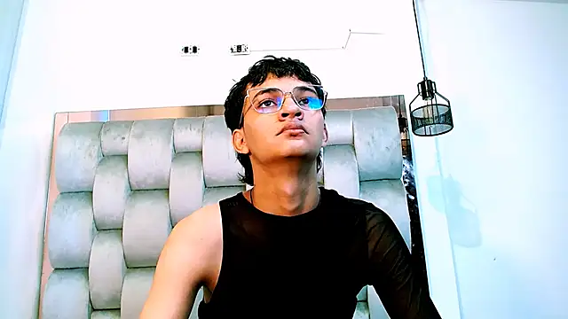 Snapshot of SahirCharm chatting on June 14, 1:57 pm SahirCharm online show from June 14, 1:57 pm