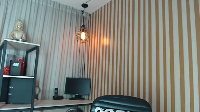 Iris Foster  online show from April 28, 11:21 pm