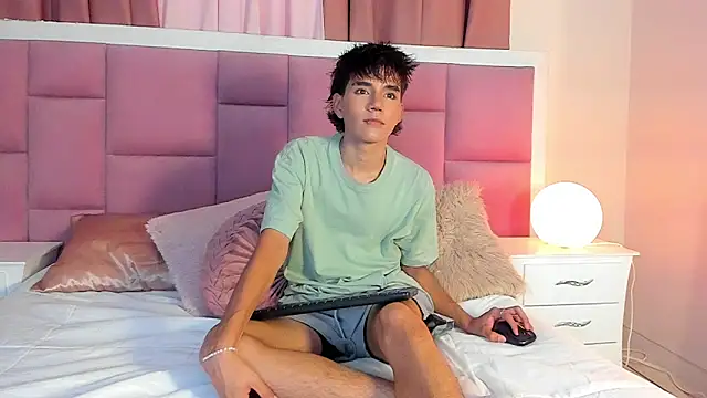 Snapshot of christopher_robin4 chatting on May 1, 7:51 pm christopher robin4 online show from May 1, 7:51 pm