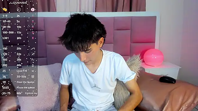 Snapshot of christopher_robin4 chatting on May 22, 8:03 pm christopher robin4 online show from May 22, 8:03 pm