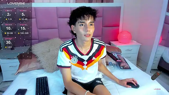 Snapshot of christopher_robin4 chatting on May 30, 8:06 pm christopher robin4 online show from May 30, 8:06 pm
