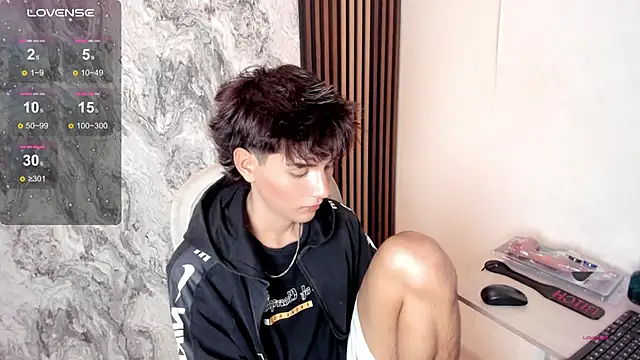 Snapshot of christopher_robin4 chatting on June 1, 7:48 pm christopher robin4 online show from June 1, 7:48 pm