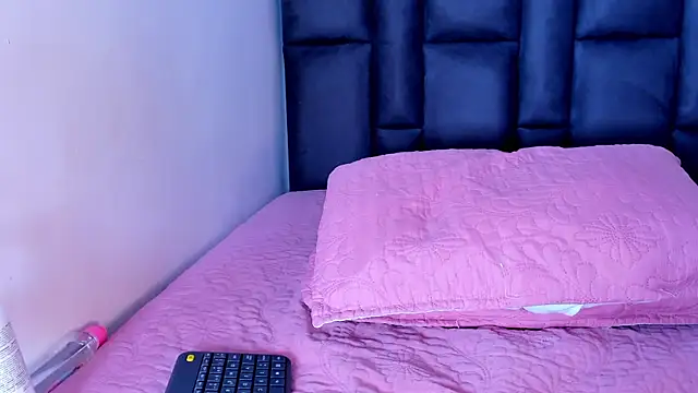 Snapshot of maddy__howard chatting on July 20, 12:29 pm maddy howard online show from July 20, 12:29 pm