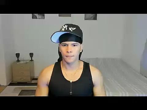 Snapshot of sant_wahlberg chatting on May 20, 10:38 pm sant wahlberg online show from May 20, 10:38 pm