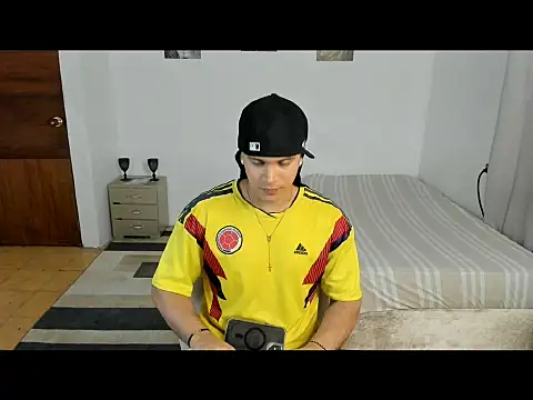 Snapshot of sant_wahlberg chatting on June 4, 11:44 pm sant wahlberg online show from June 4, 11:44 pm