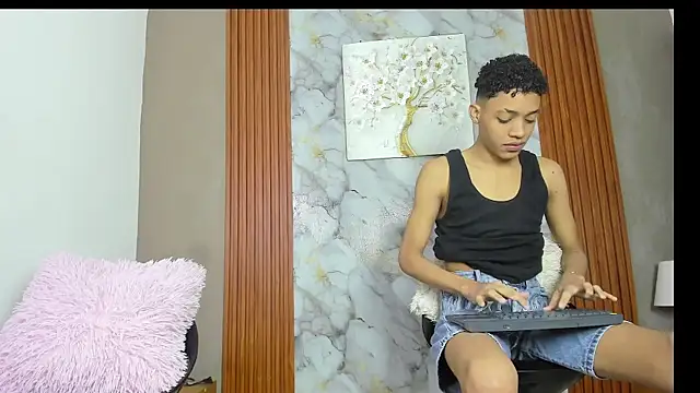 LOVE GUYS1 online show from June 1, 1:24 pm