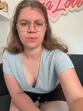 Snapshot of Lina-Love chatting on June 7, 6:39 am Lina-Love online show from June 7, 6:39 am