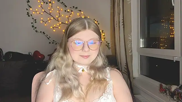 YukiBlush online show from June 25, 9:30 pm
