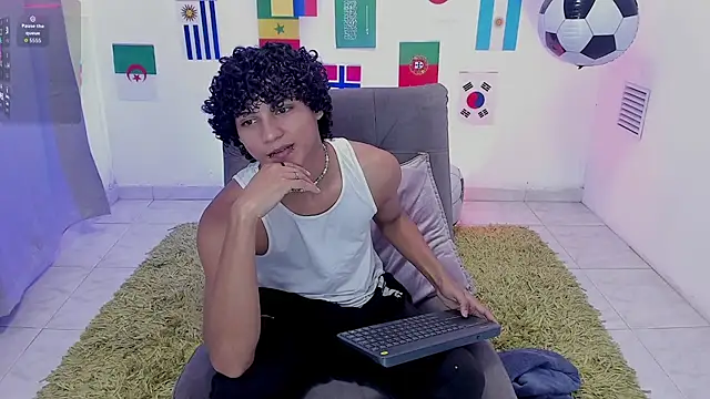 Snapshot of hades_derox_ chatting on July 3, 12:50 am hades derox online show from July 3, 12:50 am