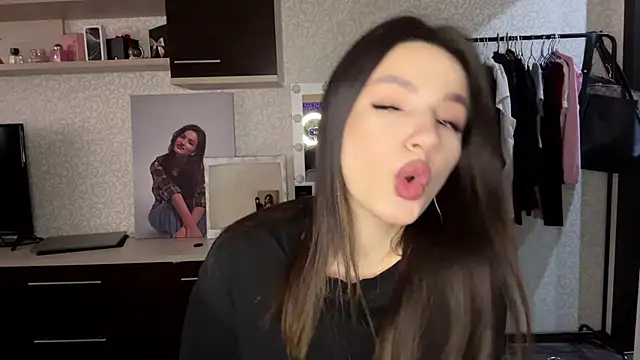 FlorSmalling online show from April 29, 7:56 am