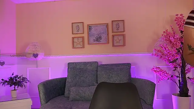 Snapshot of VioletJoness_ chatting on June 2, 11:34 am VioletJoness online show from June 2, 11:34 am