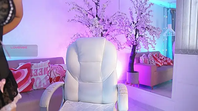 VioletJoness  online show from July 6, 11:40 am
