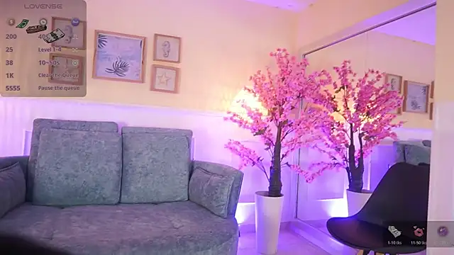 VioletJoness  online show from July 7, 11:36 am