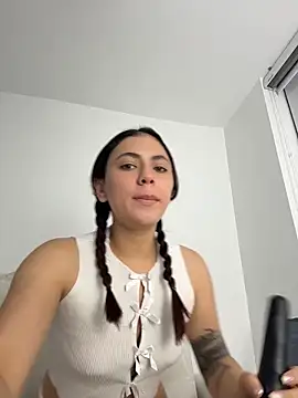 Snapshot of EmilyCxx chatting on June 13, 4:10 am EmilyCxx online show from June 13, 4:10 am
