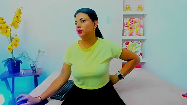 ChloeSmith9 online show from June 9, 9:59 pm
