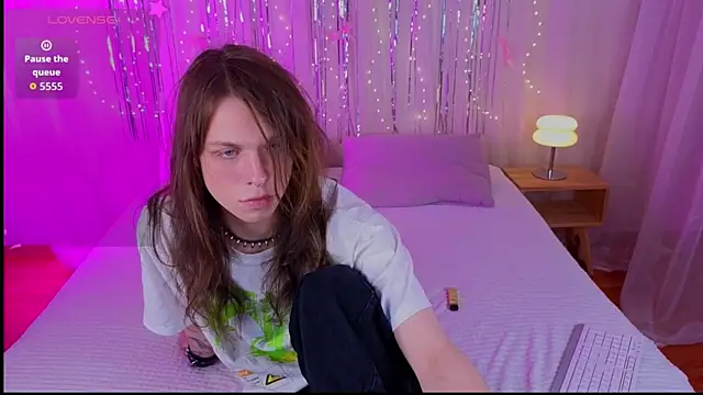  lou1s  online show from April 30, 10:36 pm