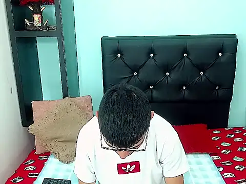 Snapshot of Alexx_bigcockk_ chatting on June 23, 1:20 pm Alexx bigcockk online show from June 23, 1:20 pm