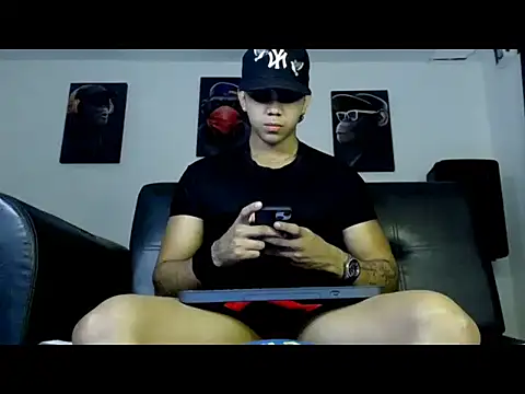 Snapshot of noahprada chatting on May 7, 5:13 am noahprada online show from May 7, 5:13 am