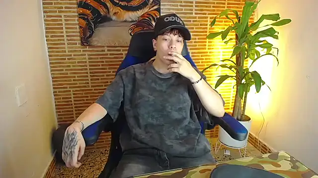Snapshot of Asher_addamss_ chatting on August 1, 8:13 am Asher addamss online show from August 1, 8:13 am