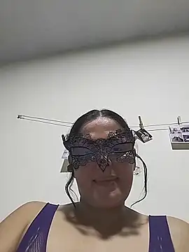 Snapshot of Bella_Morena27 chatting on May 27, 1:57 am Bella Morena27 online show from May 27, 1:57 am