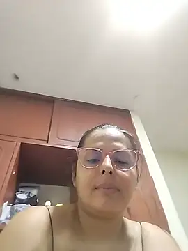 Snapshot of Bella_Morena27 chatting on June 8, 8:15 am Bella Morena27 online show from June 8, 8:15 am