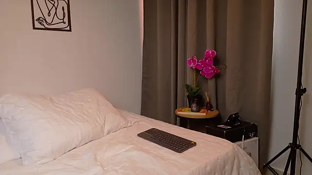 Snapshot of Alanna_L chatting on June 16, 1:58 pm Alanna L online show from June 16, 1:58 pm