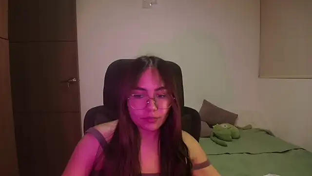 Snapshot of abbyyandmaxx chatting on June 3, 1:19 am abbyyandmaxx online show from June 3, 1:19 am