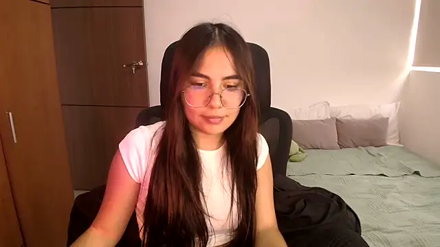 Snapshot of abbyyandmaxx chatting on June 9, 4:07 pm abbyyandmaxx online show from June 9, 4:07 pm