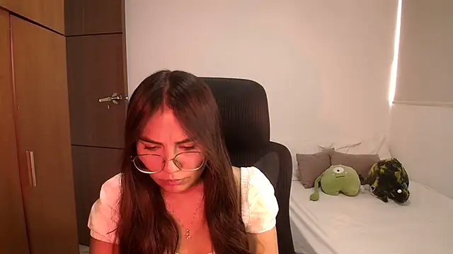 Snapshot of abbyyandmaxx chatting on June 18, 4:11 pm abbyyandmaxx online show from June 18, 4:11 pm
