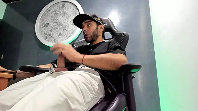 Snapshot of kevin_collins76 chatting on July 27, 11:45 pm kevin collins76 online show from July 27, 11:45 pm