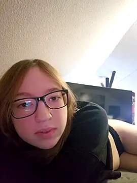 Snapshot of Freaky-Doll chatting on May 10, 5:51 pm Freaky-Doll online show from May 10, 5:51 pm